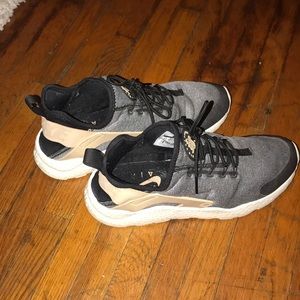 Nike Huarache Womens Size 8.5